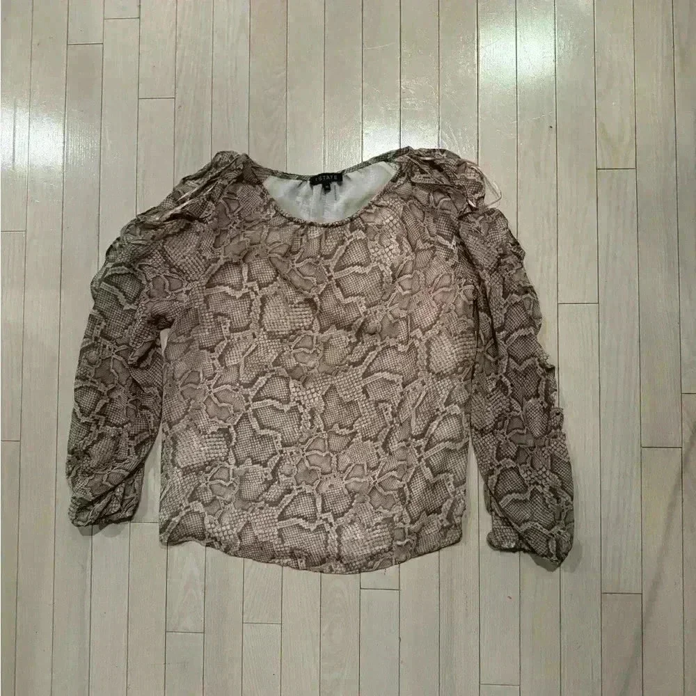 1.STATE beautiful top in silky snake pattern - Picture 2 of 5